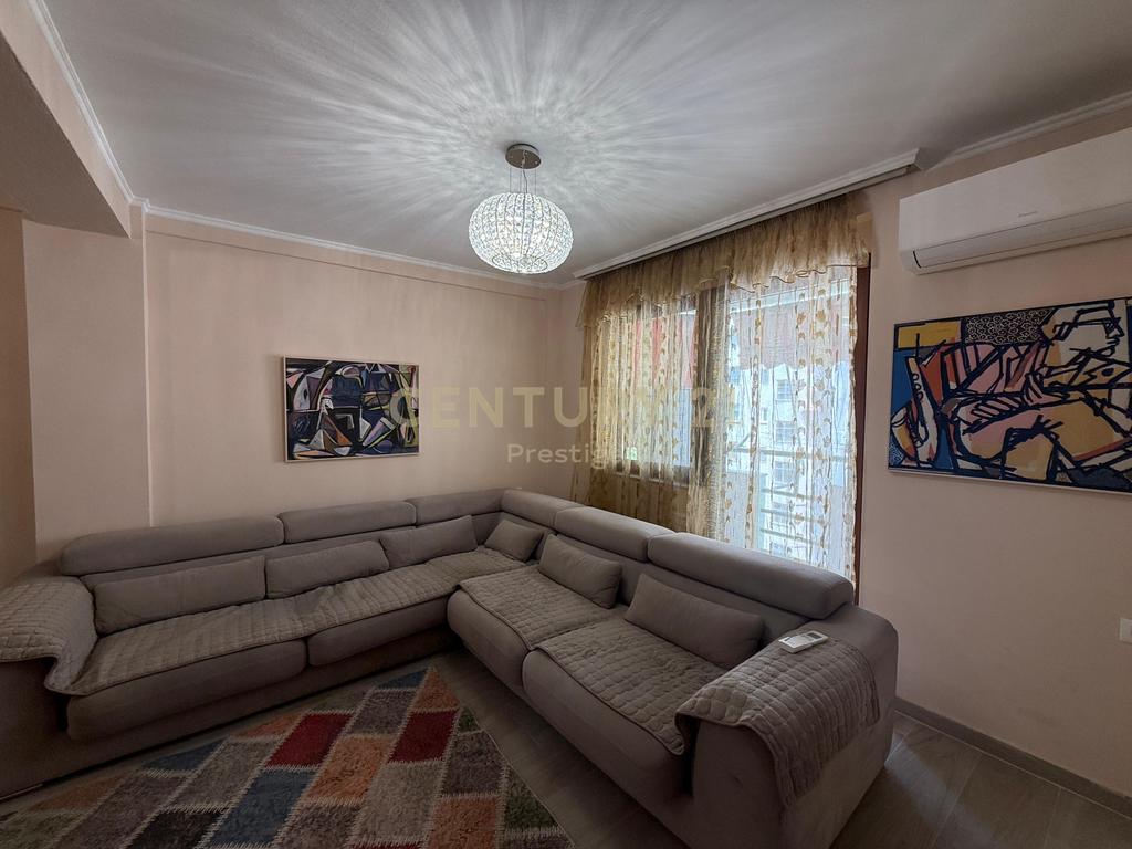 Complexe de services, appartement meublé 2+1+2