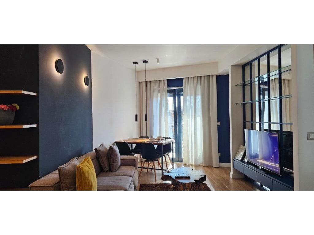 Complexe de services, appartement meublé 2+1+2