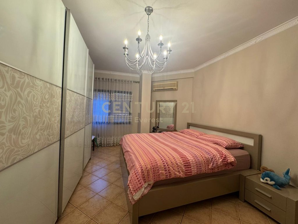 Complexe de services, appartement meublé 2+1+2