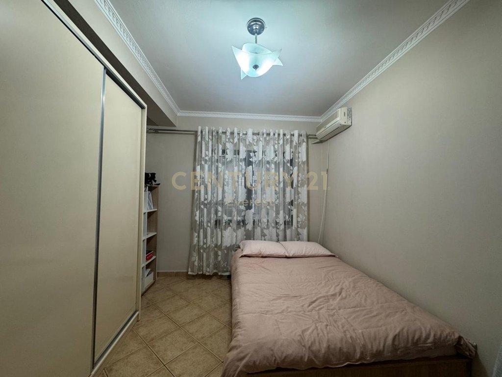 Complexe de services, appartement meublé 2+1+2
