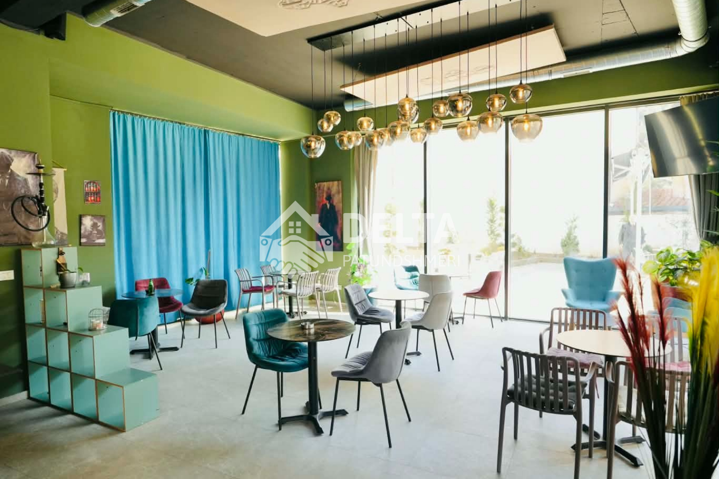 2 espacios comerciales en venta en Tophane