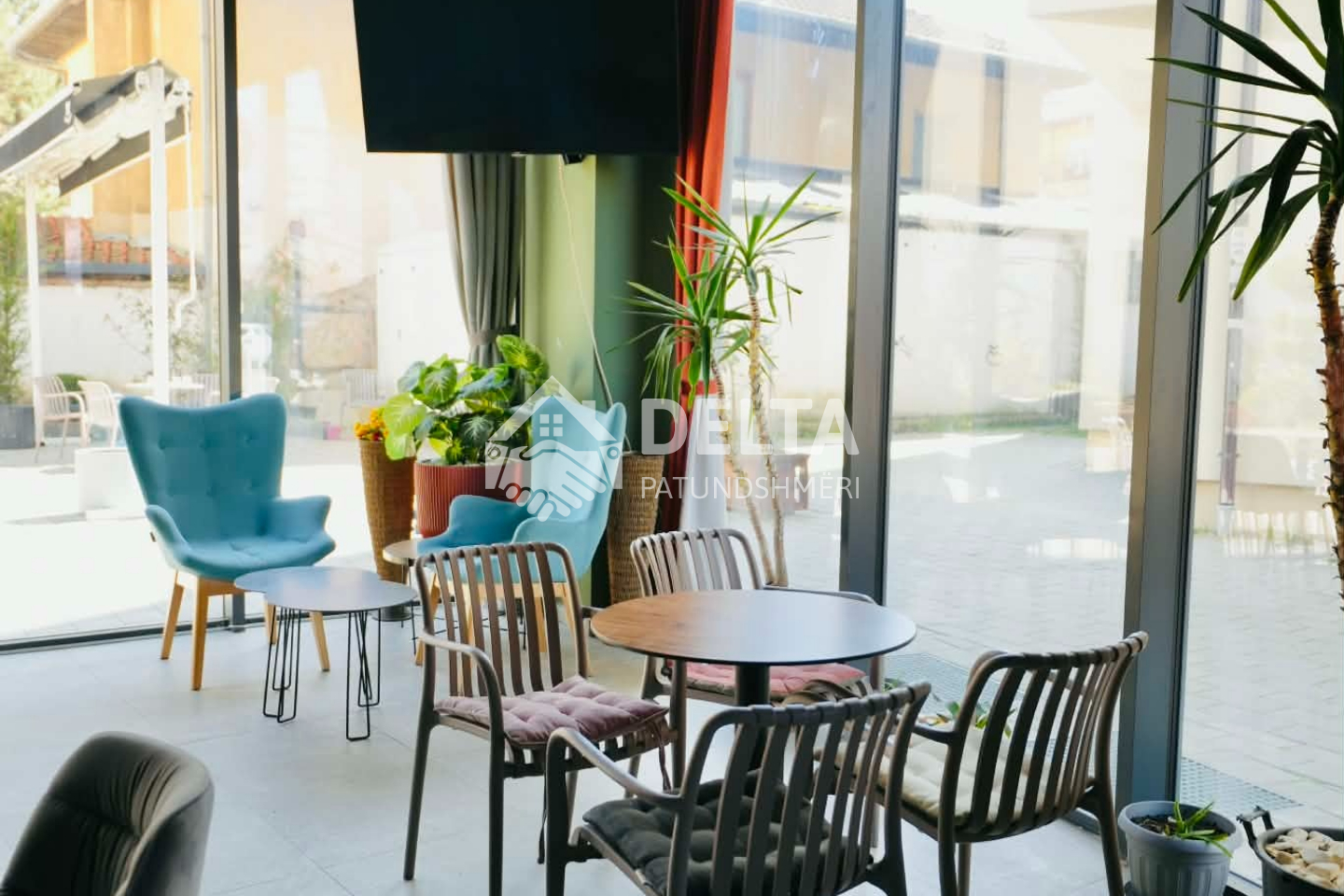 2 espacios comerciales en venta en Tophane