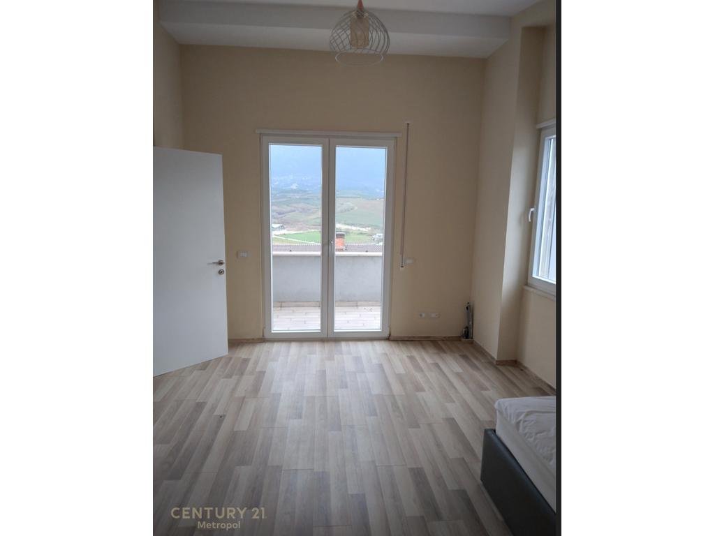 Vilë për shitje në farkë
