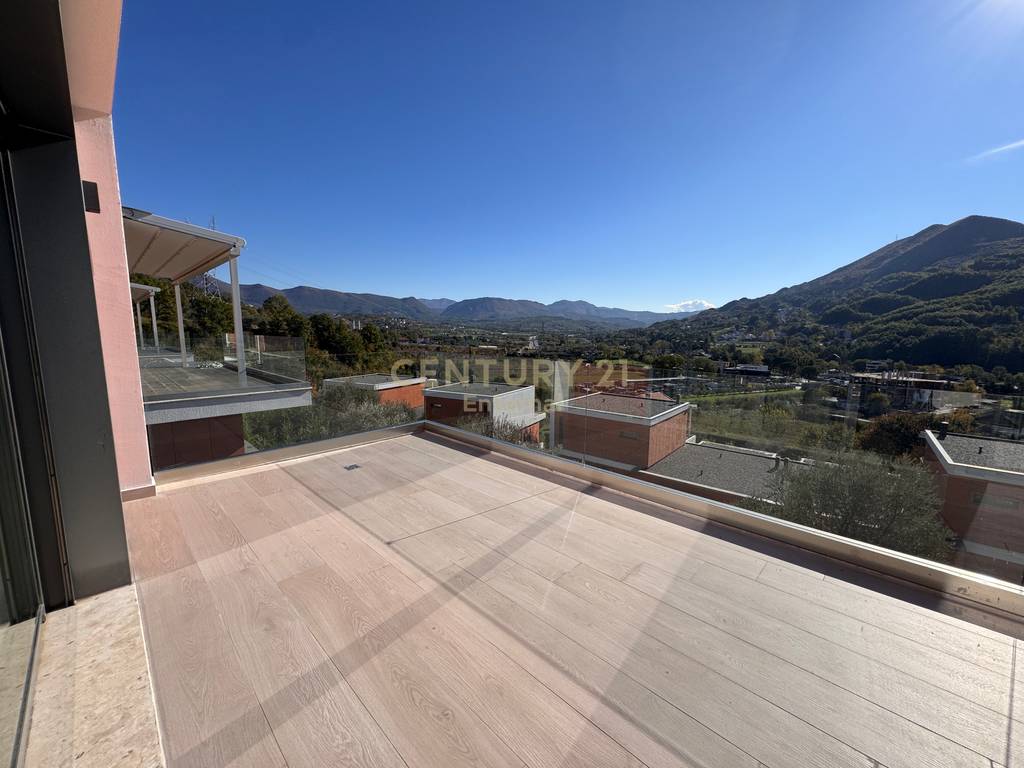 Villa di 3 piani in affitto nel complesso 'Olive Grove', mullet, a 5 min da teg