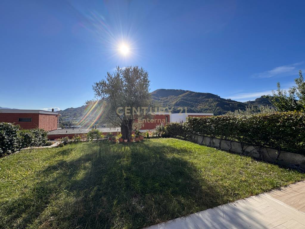 Villa di 3 piani in affitto nel complesso 'Olive Grove', mullet, a 5 min da teg