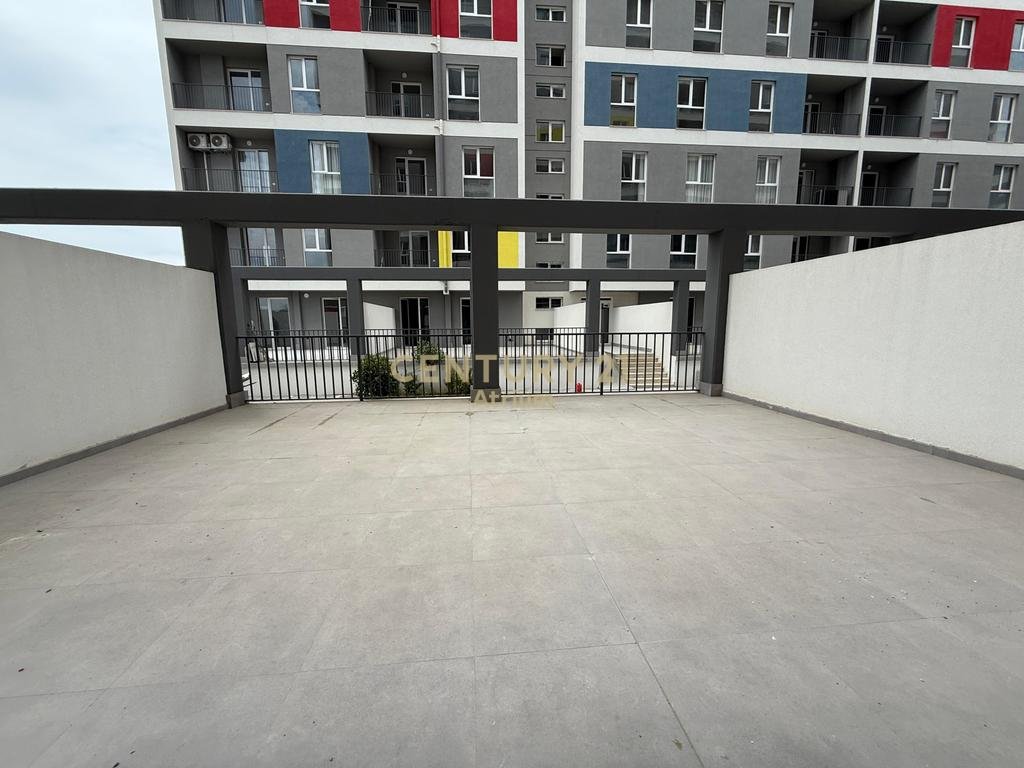 Appartamento in affitto 2+1+2 con 2 posti auto, vicino al centro commerciale 'Qtu', Tirana!