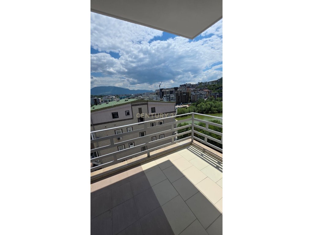 Appartamento 2+1+deposito in vendita nel giardino botanico zoologico, Tirana - 220.000€ | 95.5m²