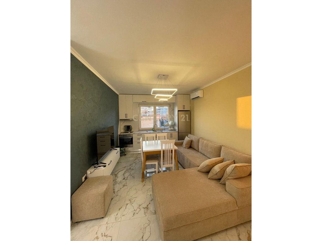 Appartamento in affitto 2+1 vista mare, viale e prima spiaggia, Durrës - 800€ | 90 m²