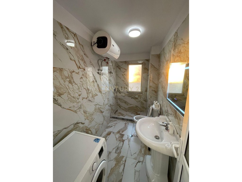 Appartamento in affitto 2+1 vista mare, viale e prima spiaggia, Durrës - 800€ | 90 m²