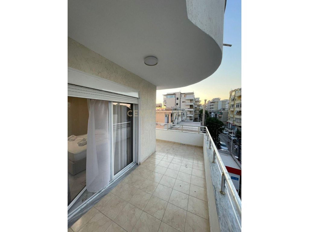 Appartamento in affitto 2+1 vista mare, viale e prima spiaggia, Durrës - 800€ | 90 m²