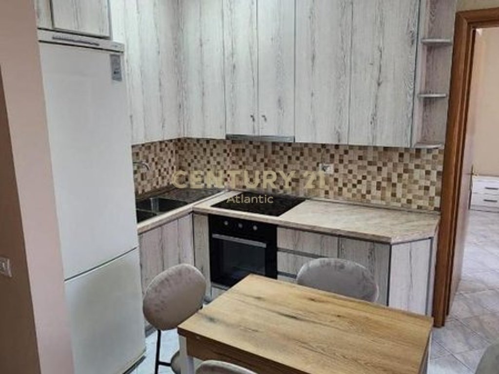 Appartamento in affitto 2+1 vista mare, viale e prima spiaggia, Durrës - 800€ | 90 m²