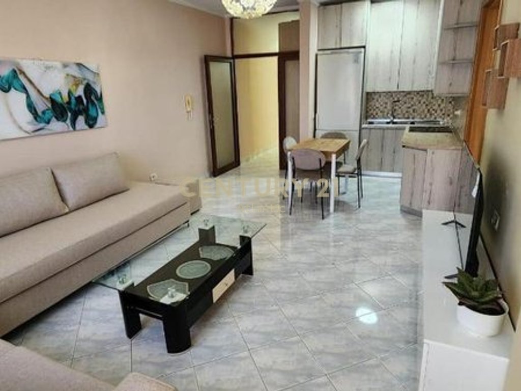 Appartamento in affitto 2+1 vista mare, viale e prima spiaggia, Durrës - 800€ | 90 m²