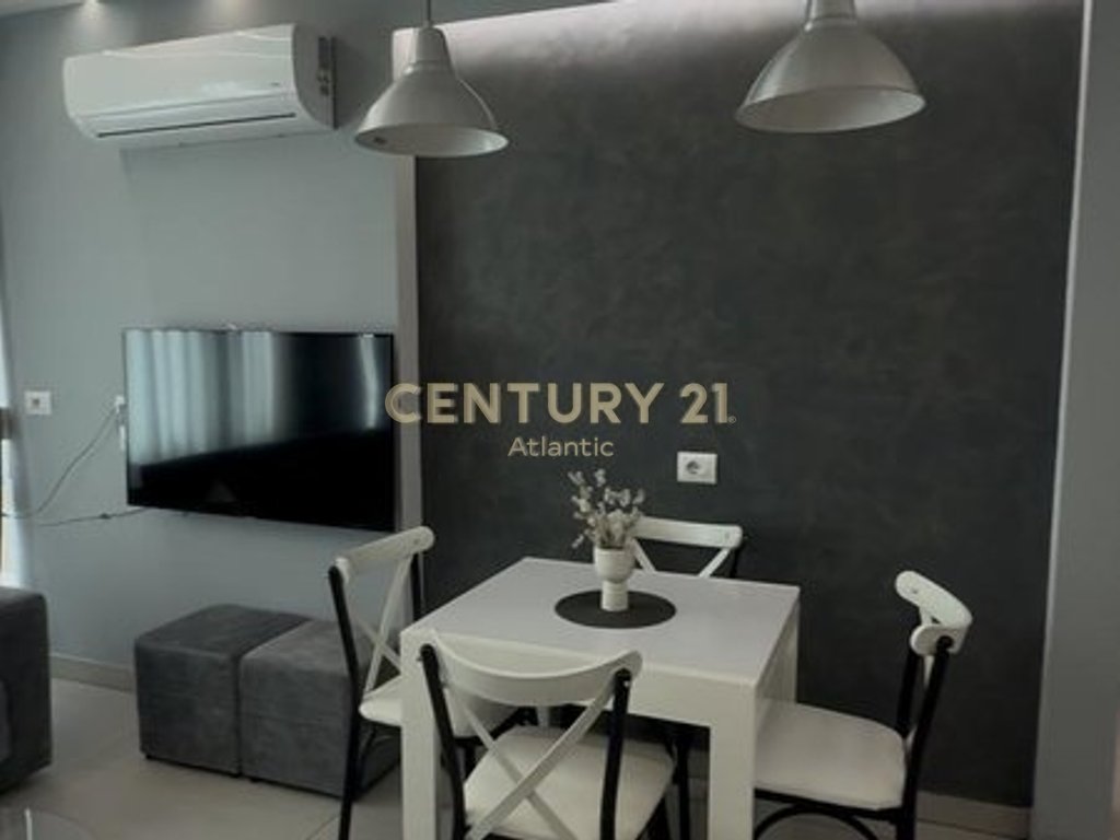 Appartamento in affitto 2+1 vista mare, viale e prima spiaggia, Durrës - 800€ | 90 m²