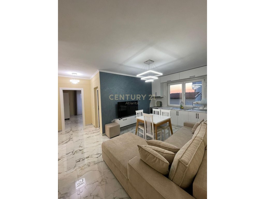 Appartamento in affitto 2+1 vista mare, viale e prima spiaggia, Durrës - 800€ | 90 m²