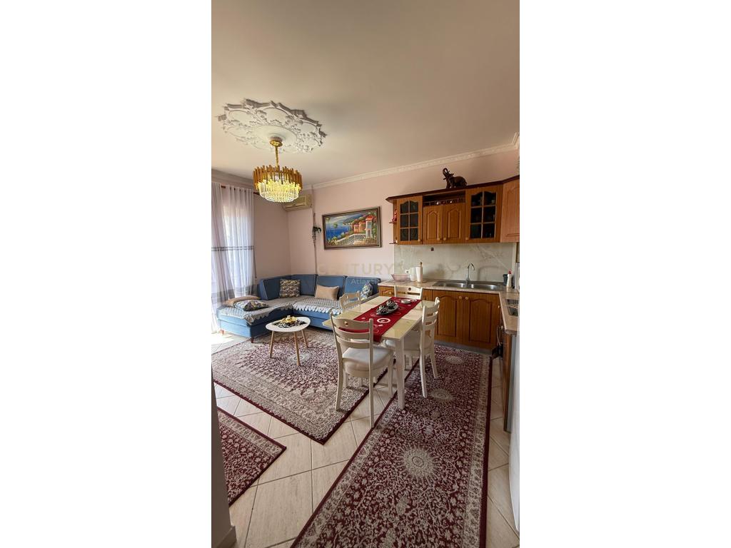 Appartamento in affitto 2+1 vista mare, viale e prima spiaggia, Durrës - 800€ | 90 m²