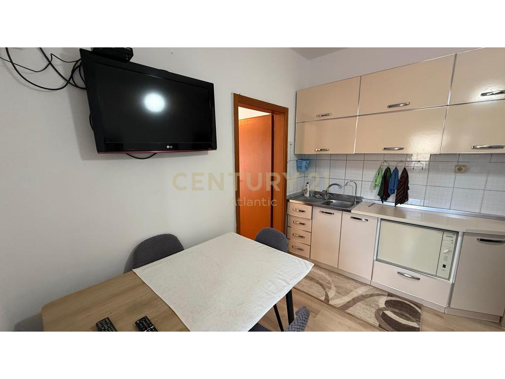 Appartamento in affitto 2+1 vista mare, viale e prima spiaggia, Durrës - 800€ | 90 m²