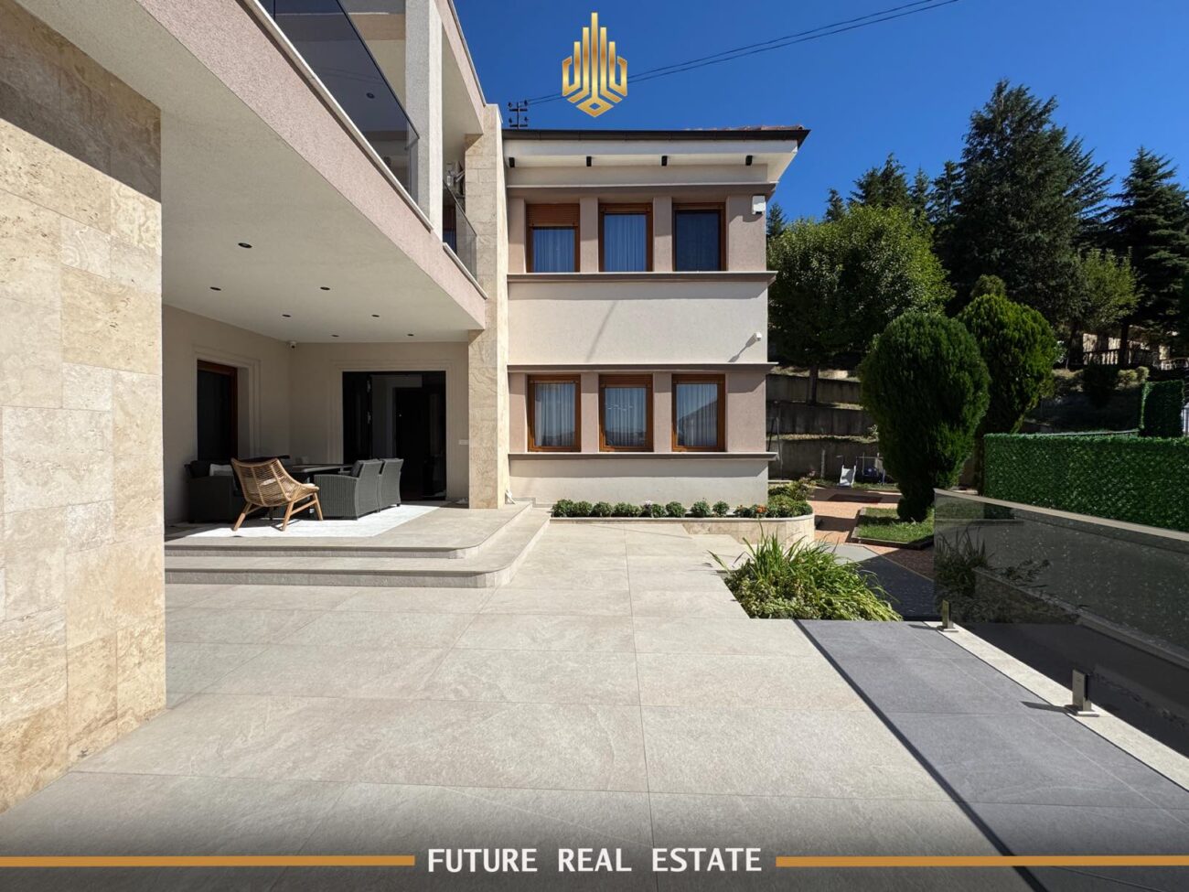 Maison à vendre – Exclusive – Prishtinë – Velani – Vue sur le centre-ville
