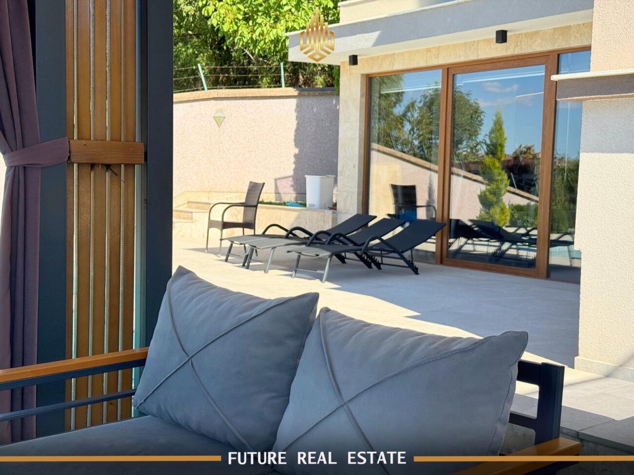Maison à vendre – Exclusive – Prishtinë – Velani – Vue sur le centre-ville