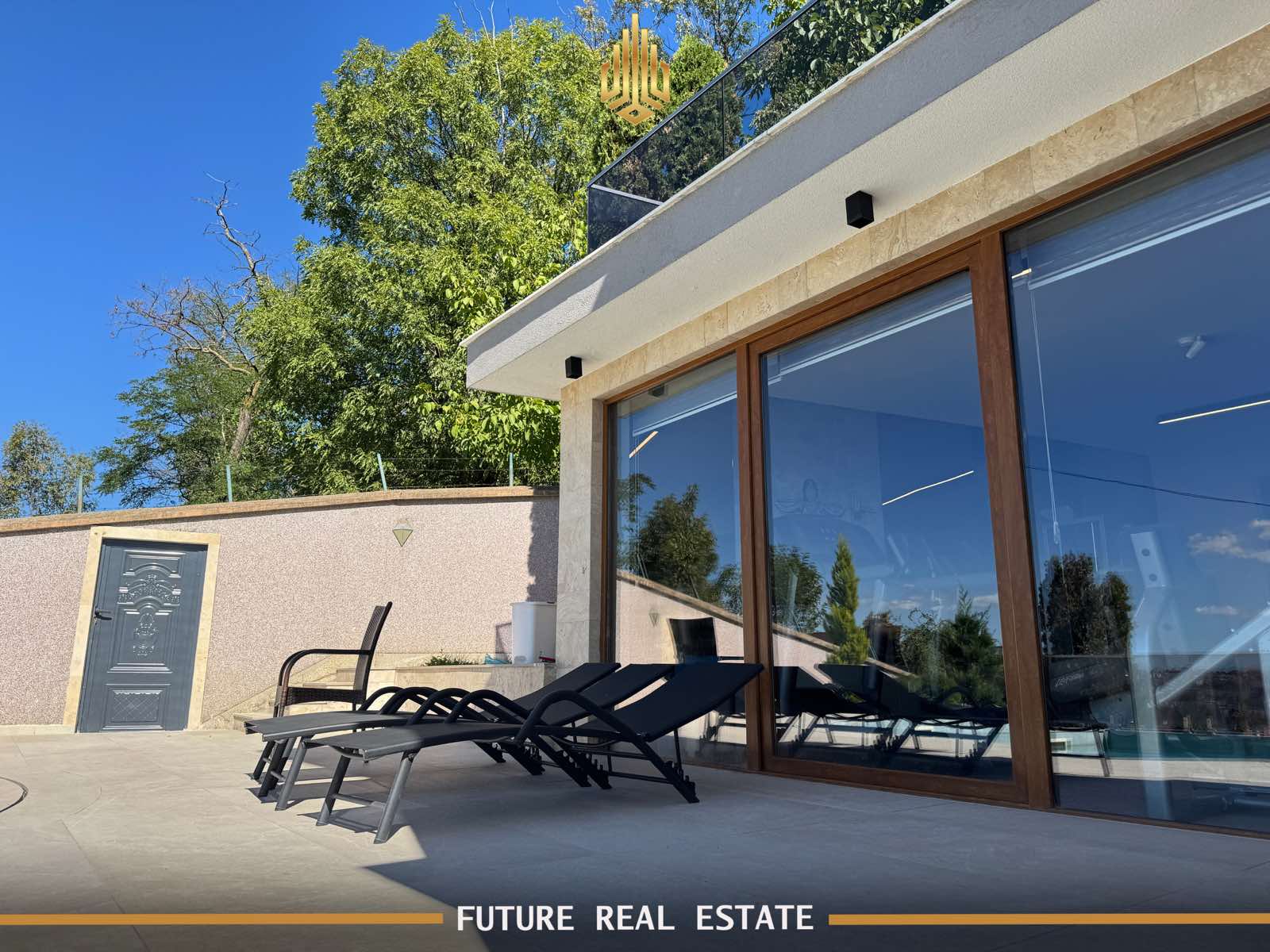Maison à vendre – Exclusive – Prishtinë – Velani – Vue sur le centre-ville