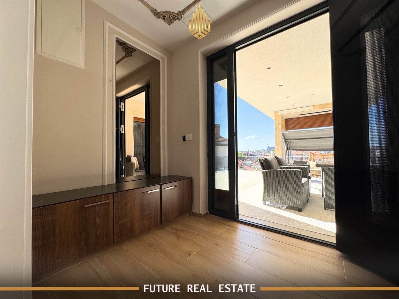 Maison à vendre – Exclusive – Prishtinë – Velani – Vue sur le centre-ville