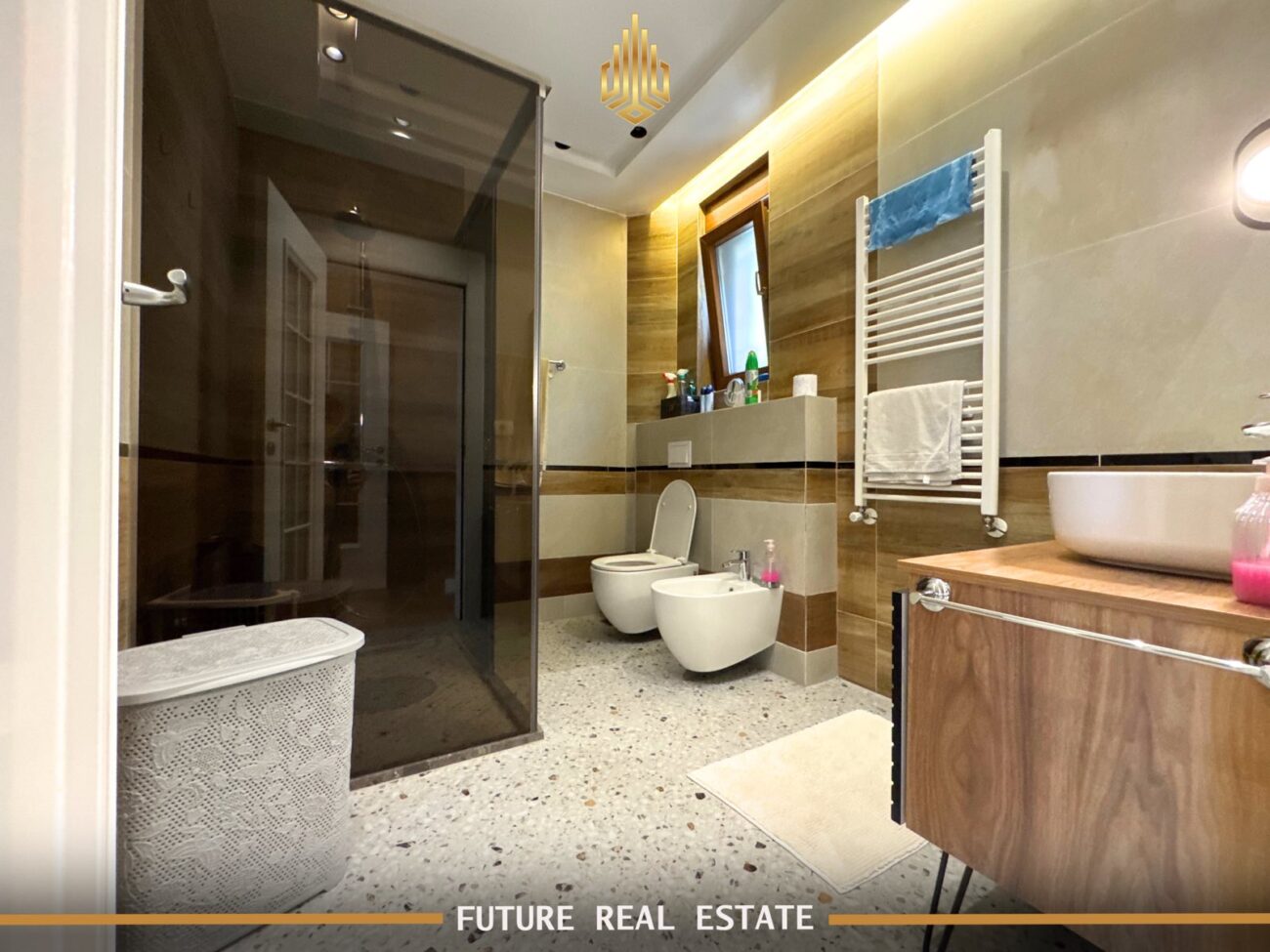 Maison à vendre – Exclusive – Prishtinë – Velani – Vue sur le centre-ville
