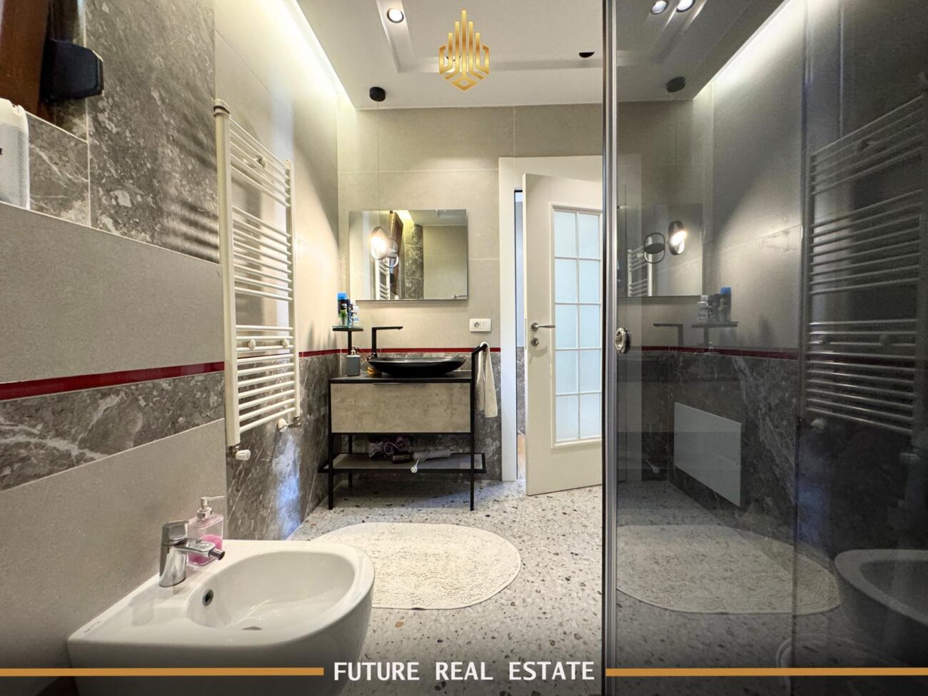Maison à vendre – Exclusive – Prishtinë – Velani – Vue sur le centre-ville