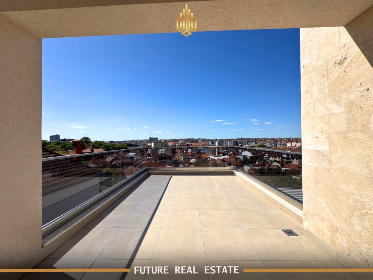Maison à vendre – Exclusive – Prishtinë – Velani – Vue sur le centre-ville