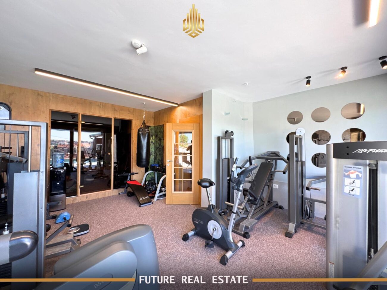 Maison à vendre – Exclusive – Prishtinë – Velani – Vue sur le centre-ville