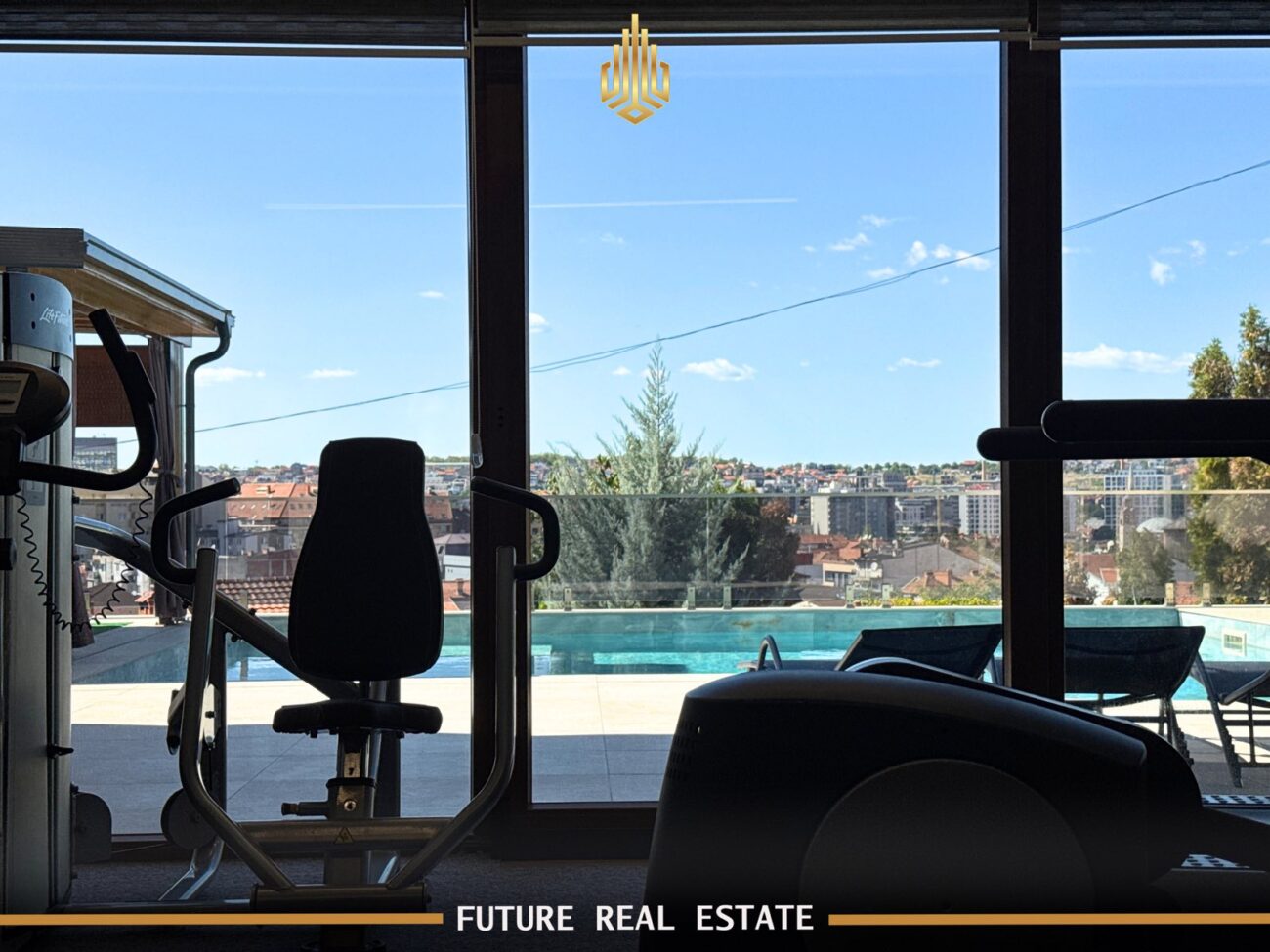 Maison à vendre – Exclusive – Prishtinë – Velani – Vue sur le centre-ville