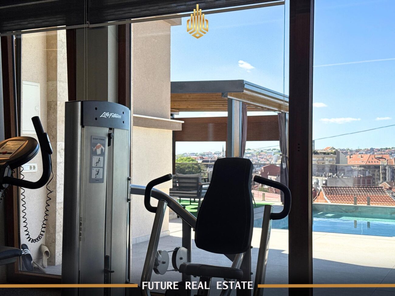 Maison à vendre – Exclusive – Prishtinë – Velani – Vue sur le centre-ville