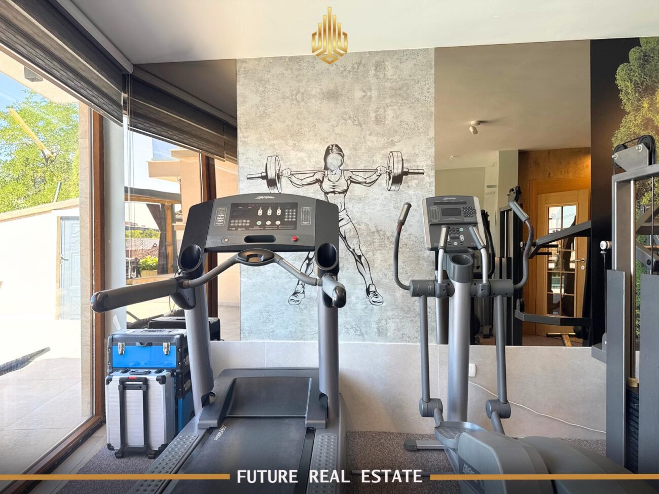 Maison à vendre – Exclusive – Prishtinë – Velani – Vue sur le centre-ville