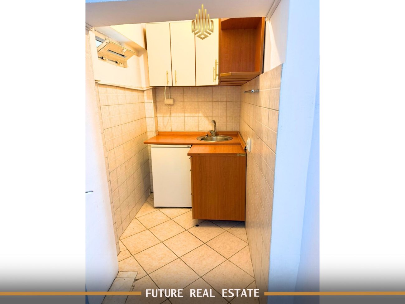 Escritório/apartamento para alugar – 3 espaços de trabalho – Pristina – Centro – Praça zahir pajaziti