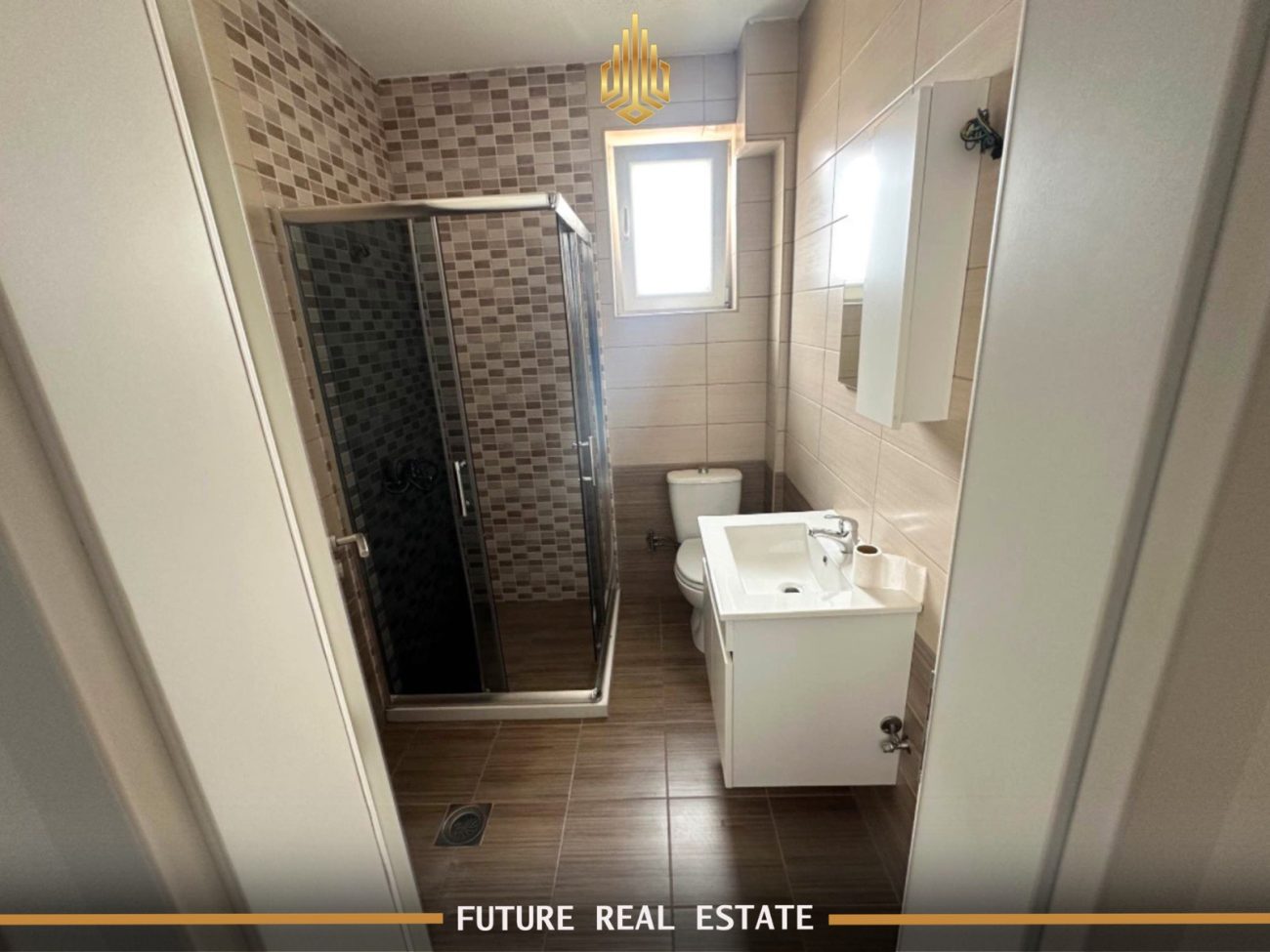 Apartamento en alquiler – 3 habitaciones – Prishtinë – Barrio spital – Calle Muharrem fejza, muratori