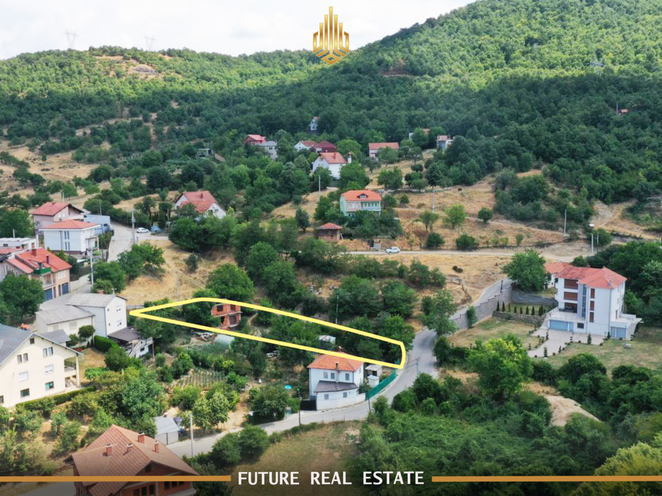 Offered for #sale land (plot) with an area of 13.7 ari. The land is located in Prishtinë – Sofali. (4)