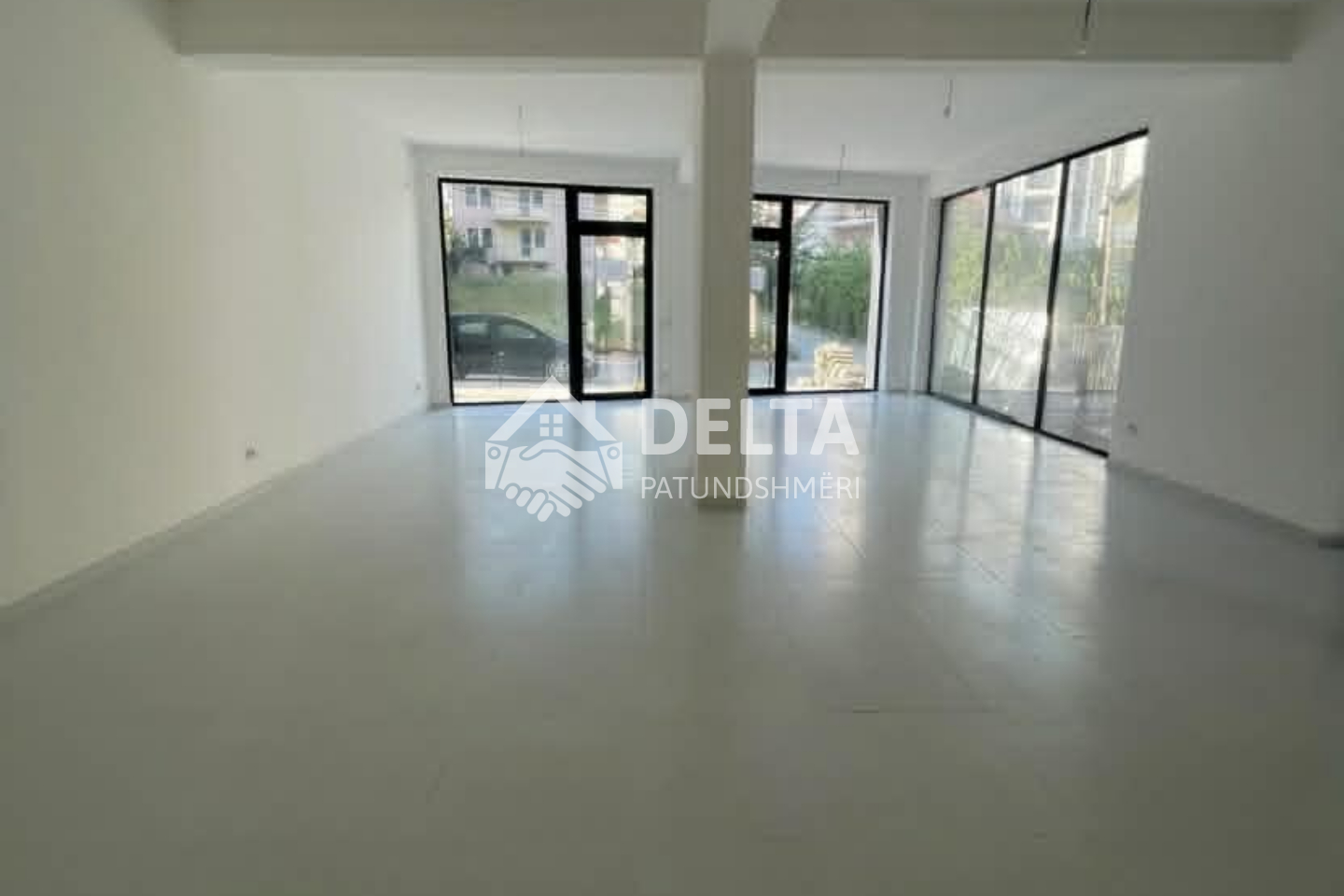 Espaço comercial para alugar em Mati 1