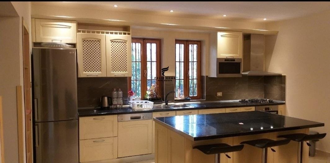 Villa for sale 500 square meters don bosko 900,000 euro