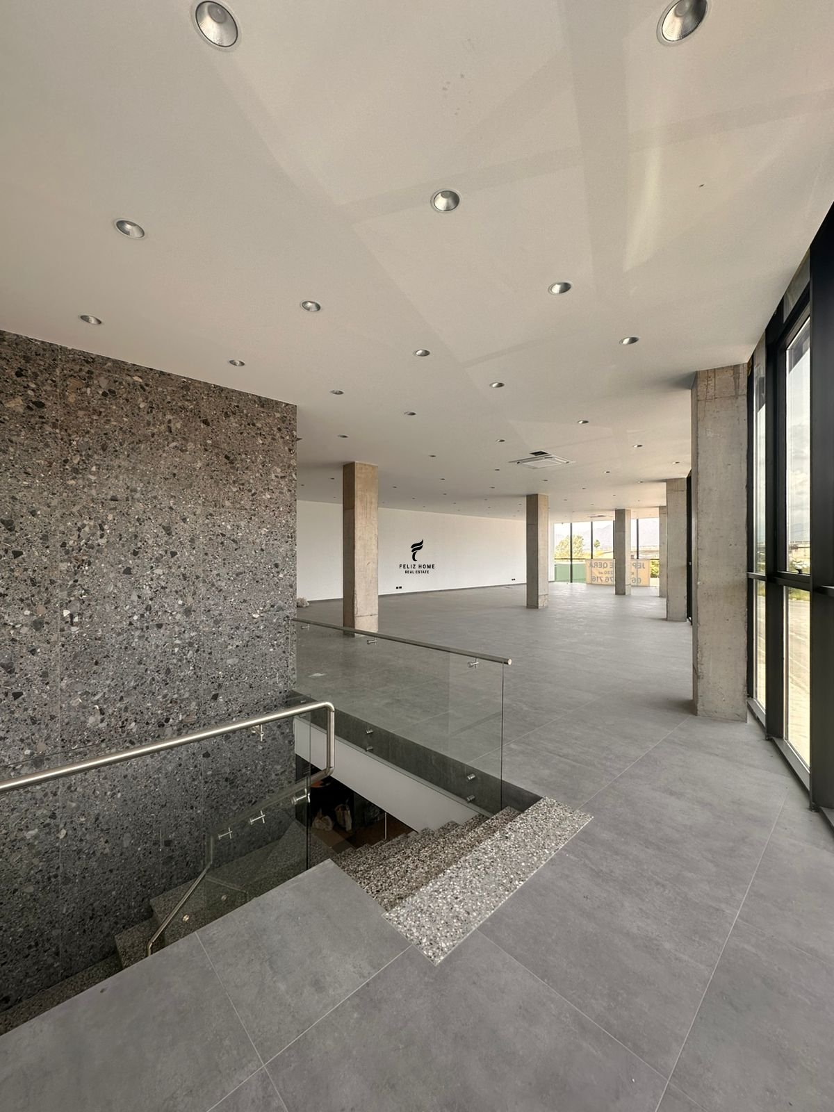 Magazine en alquiler 260 metros cuadrados vore 2.000 euro