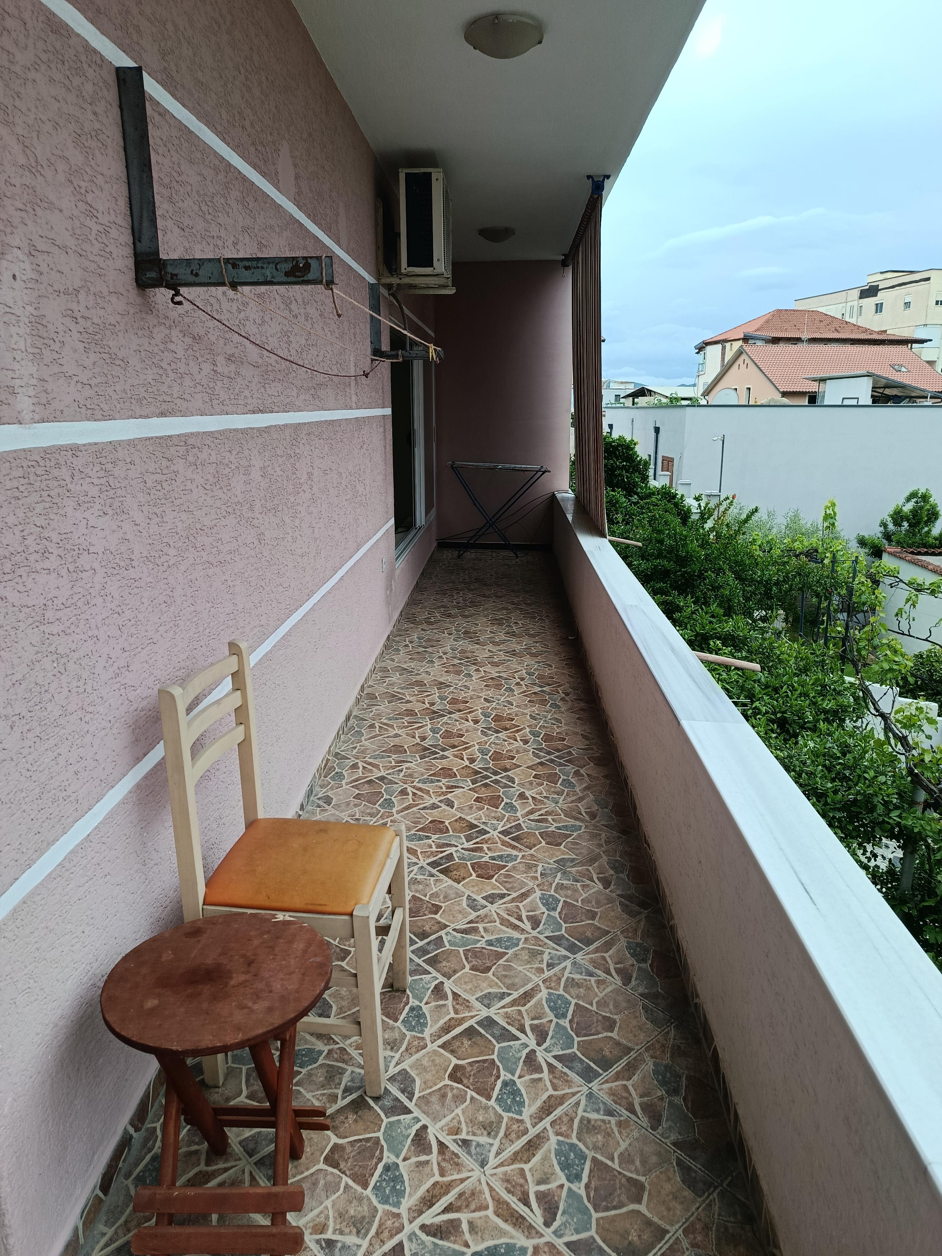 Qera | shtëpi private 2 + 1 | kodra e priftit | 370 €/muaj