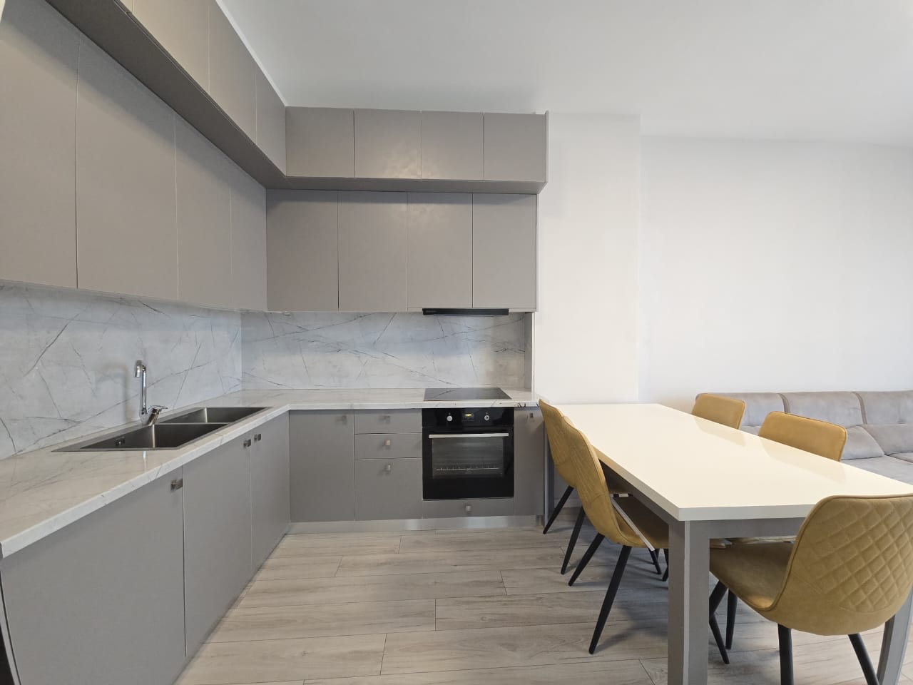 Aluguel | apartamento 1 + 1 | Komuna e Parisit | €730/mês