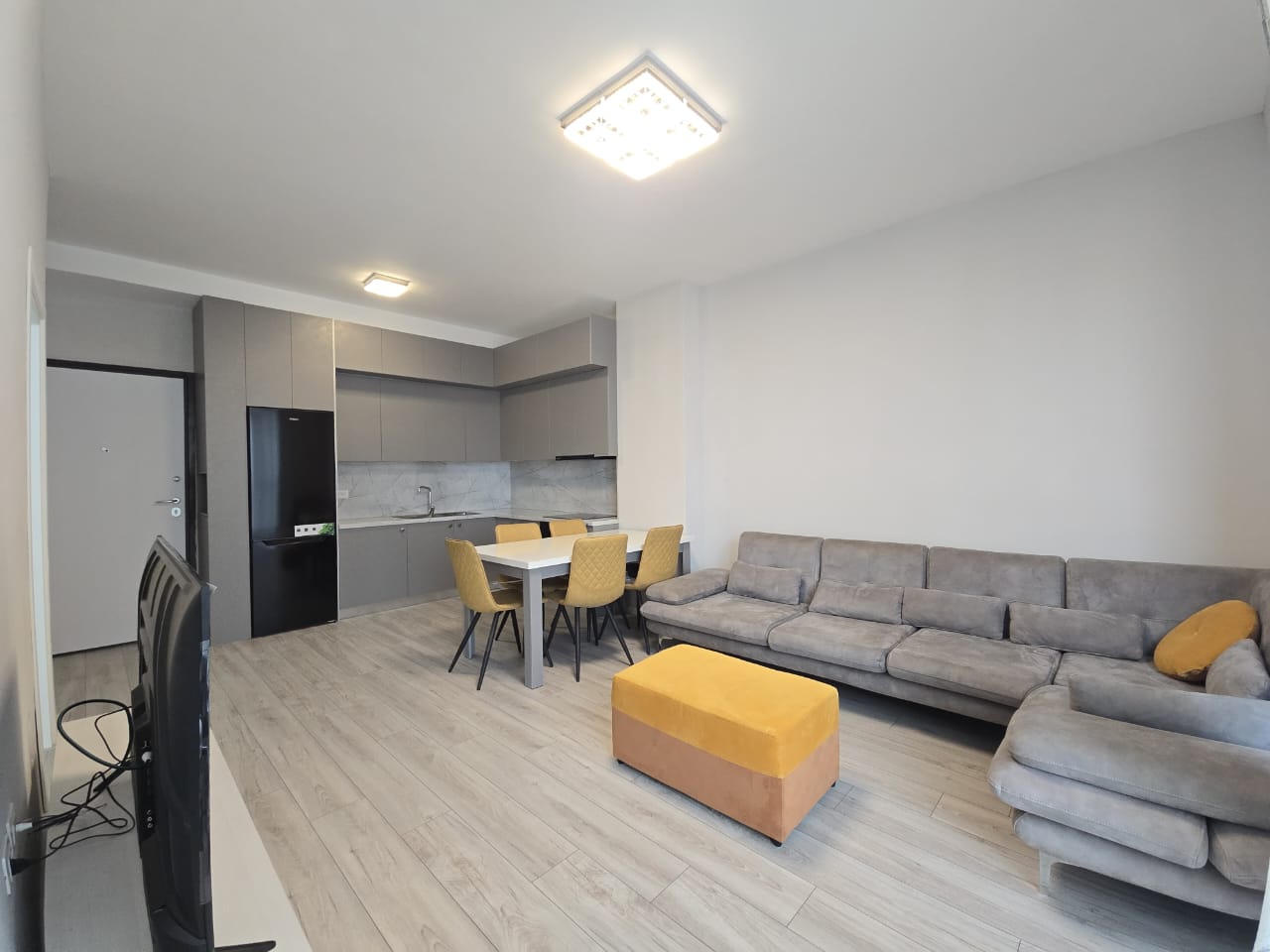 Aluguel | apartamento 1 + 1 | Komuna e Parisit | €730/mês
