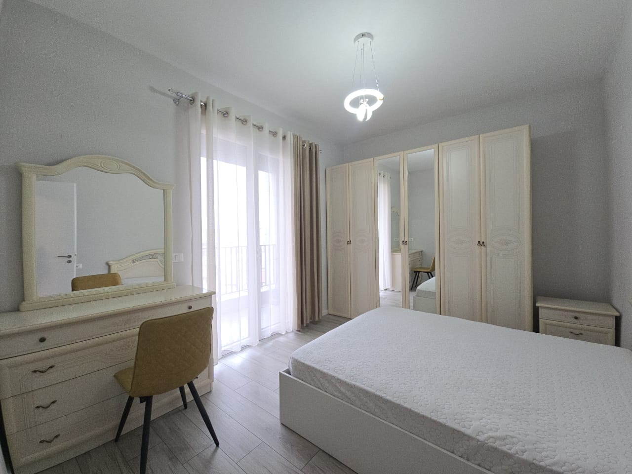 Aluguel | apartamento 1 + 1 | Komuna e Parisit | €730/mês