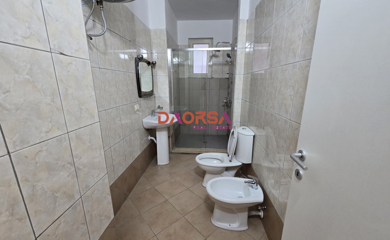 Affitto 2+1+2 al museo di deshmoreve durres