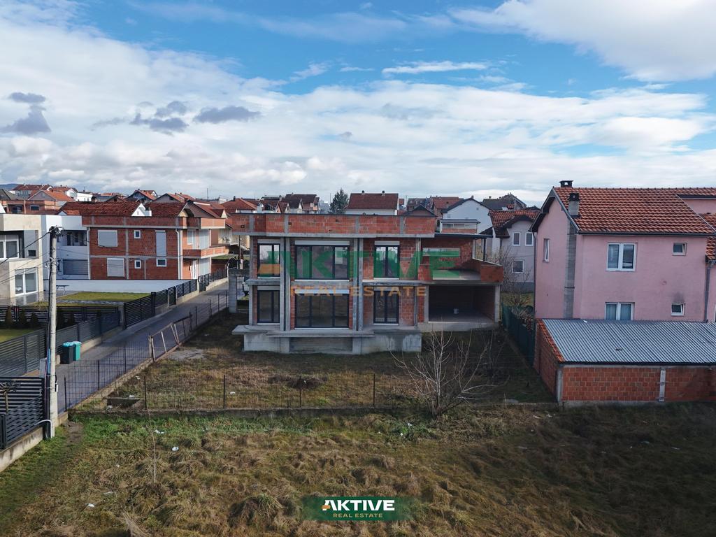 Casa en dheu i bardhë