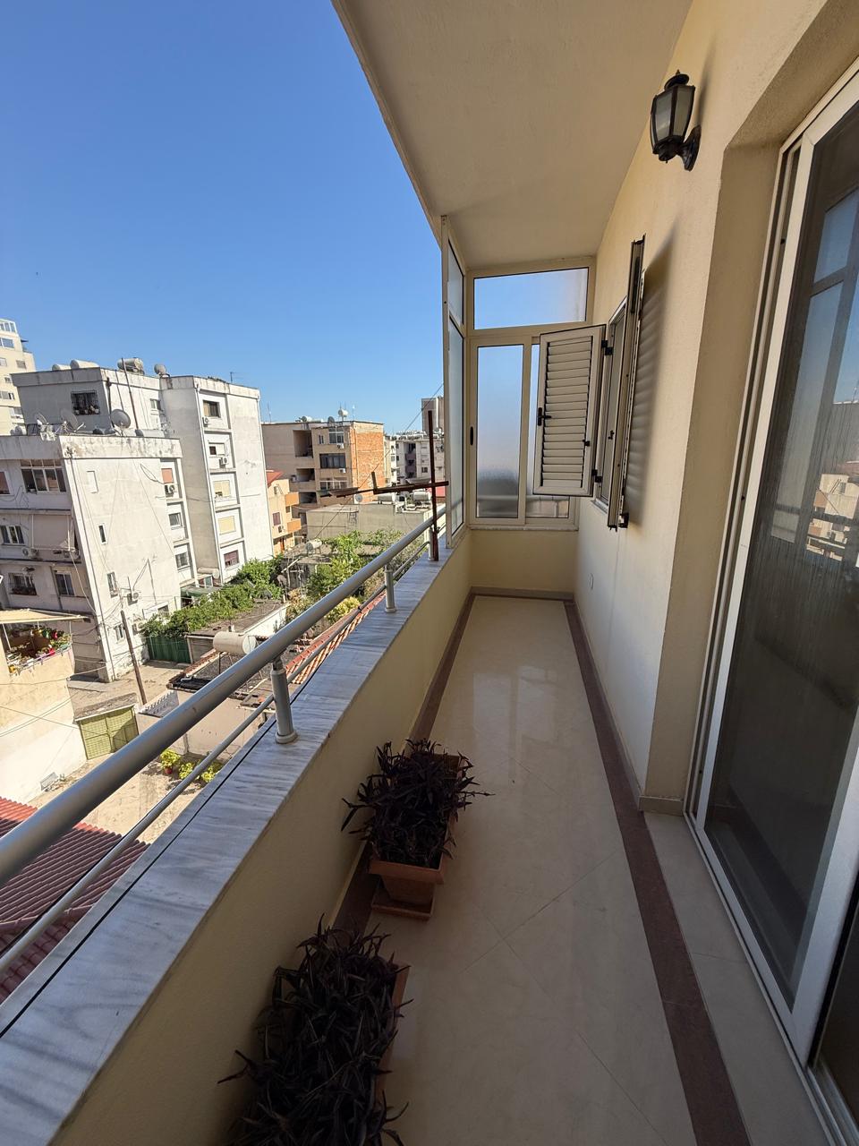 Appartamento in vendita 2+1 vicino kazazi durres