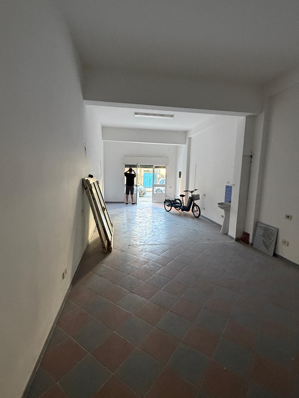Local commercial à louer près de l'hôpital durres