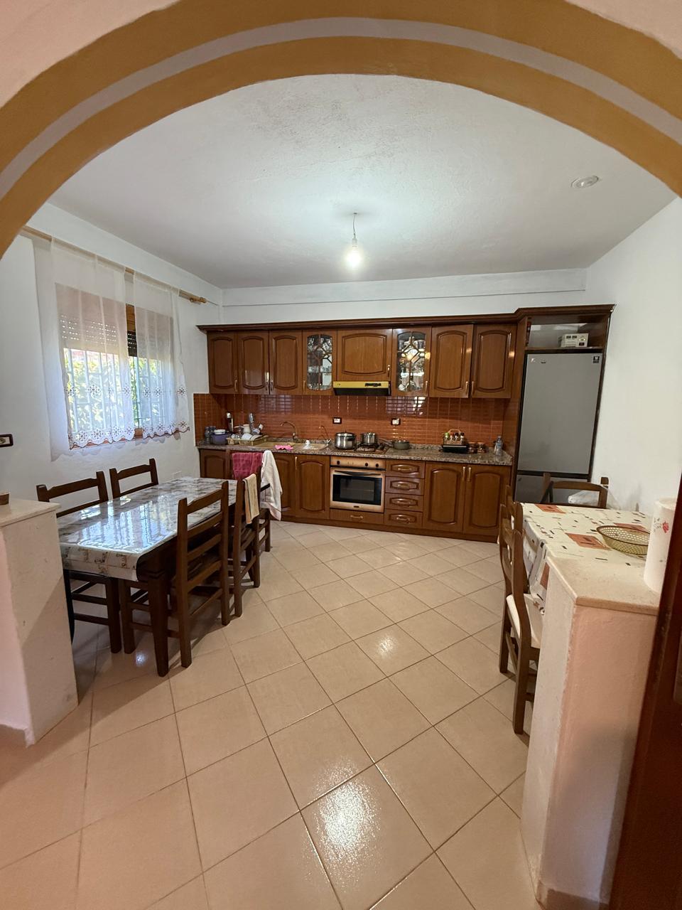 Casa privada à venda zona ish kenetes durres (5)