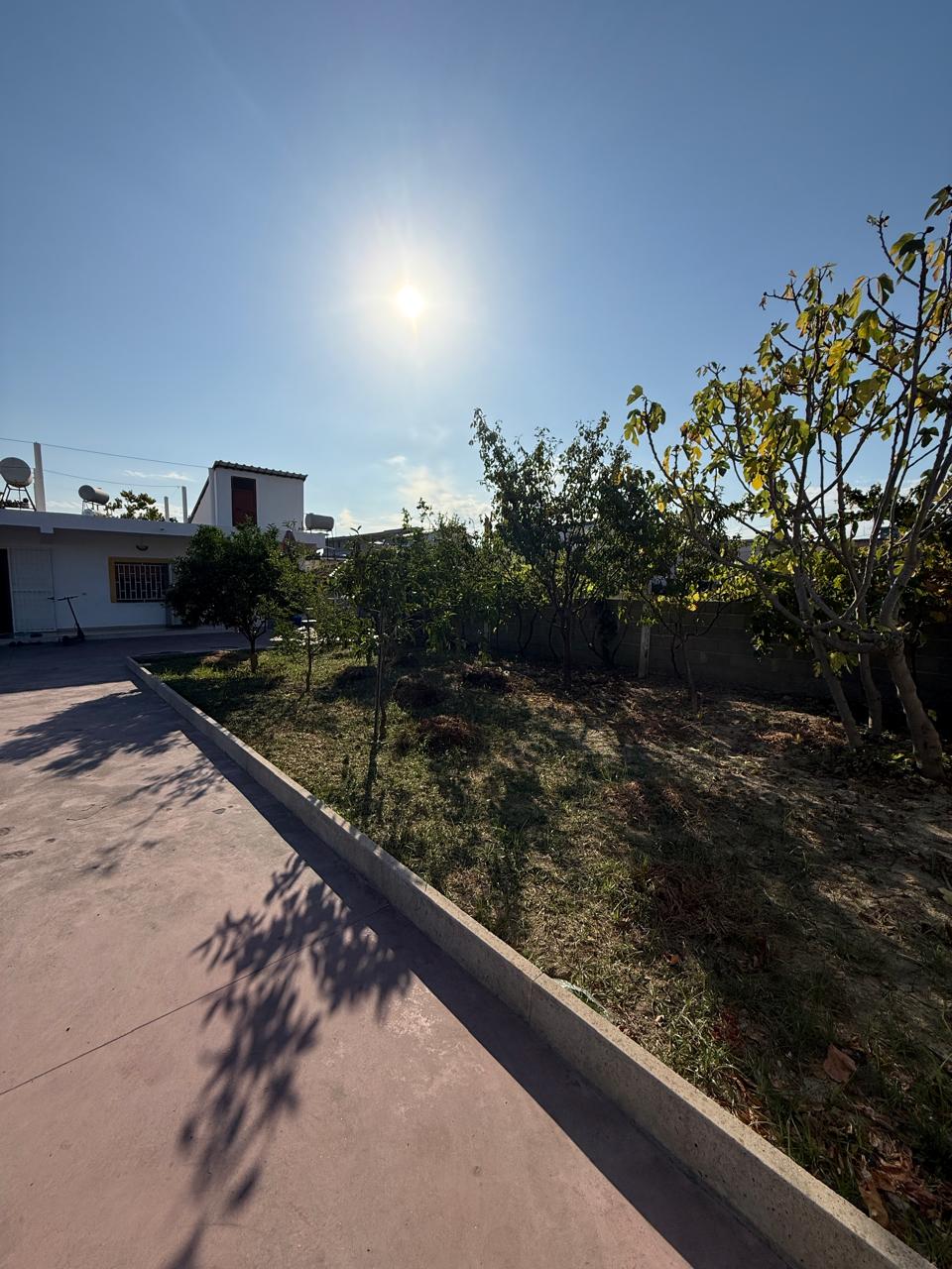 Casa privada à venda zona ish kenetes durres (8)