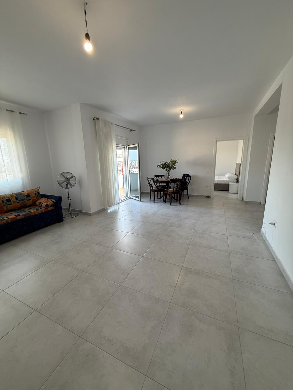 Shitet vile tek zona spitalit durres