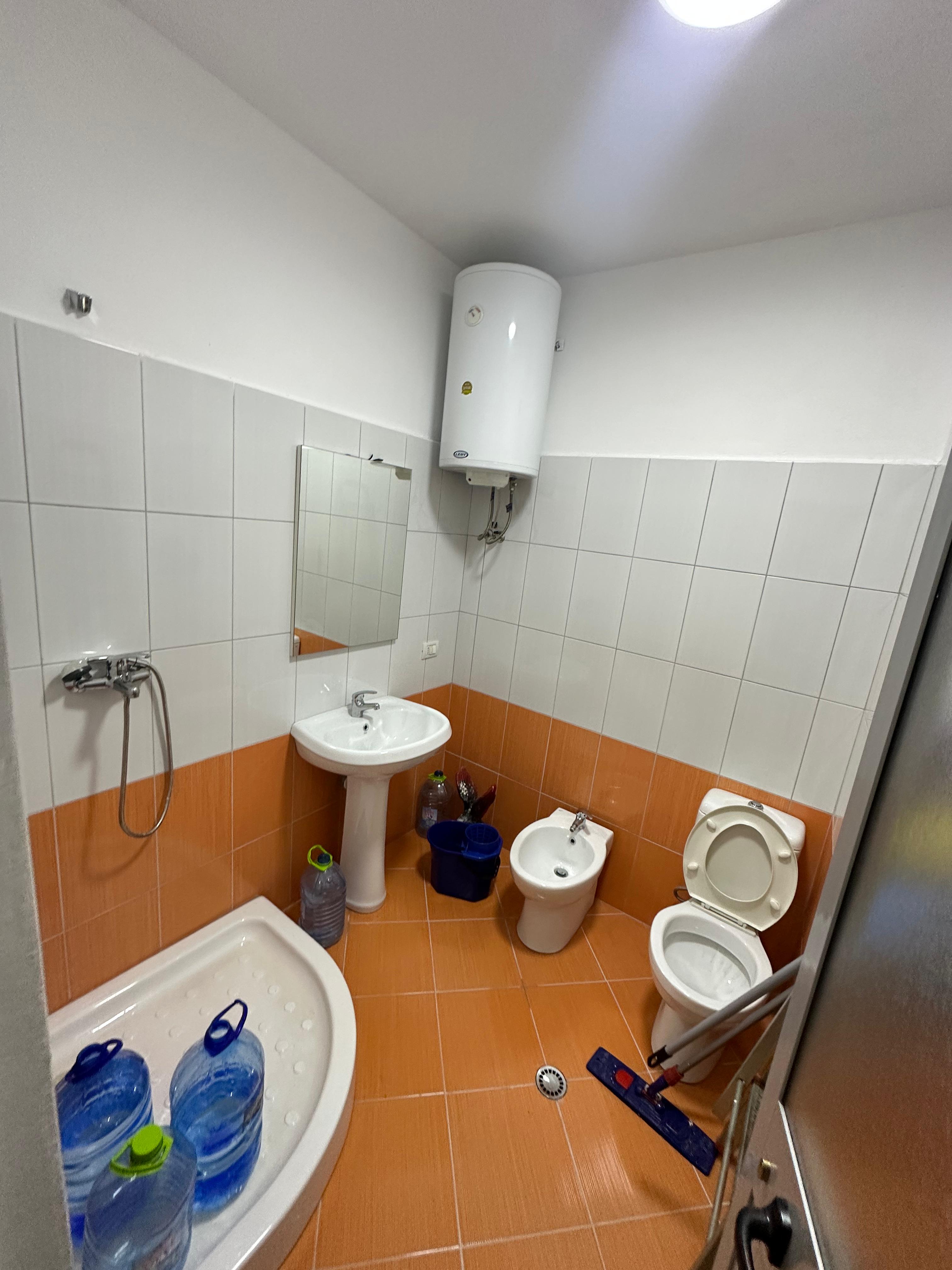Shitet apartament 1+1, prane ujesjellsit, durres.