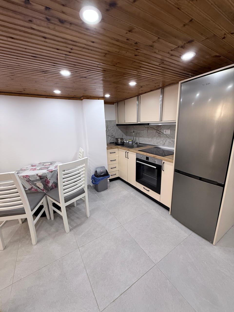 Appartamento duplex in affitto zona plazhit
